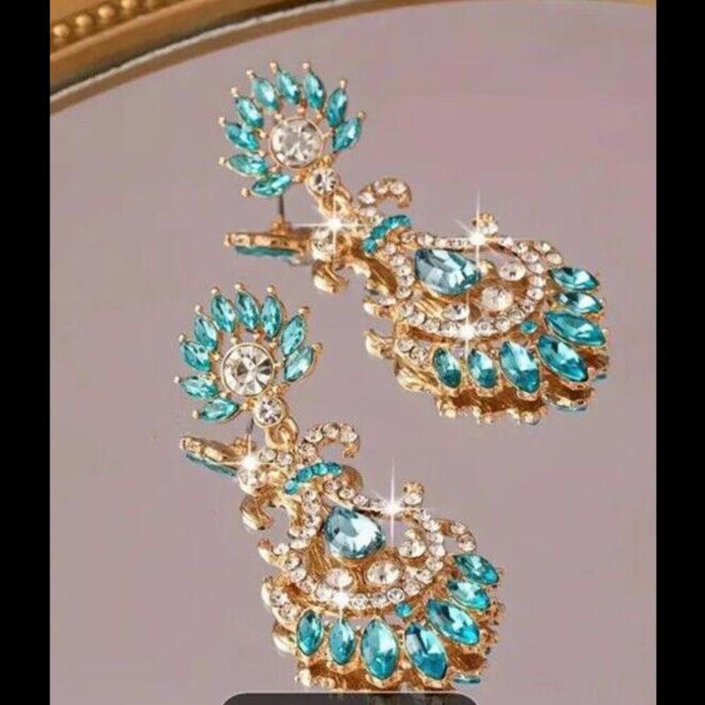 💎Beautiful Gold Tone Dangle Pierced Earring Turquoise Clear Stones Costume - Picture 3 of 4